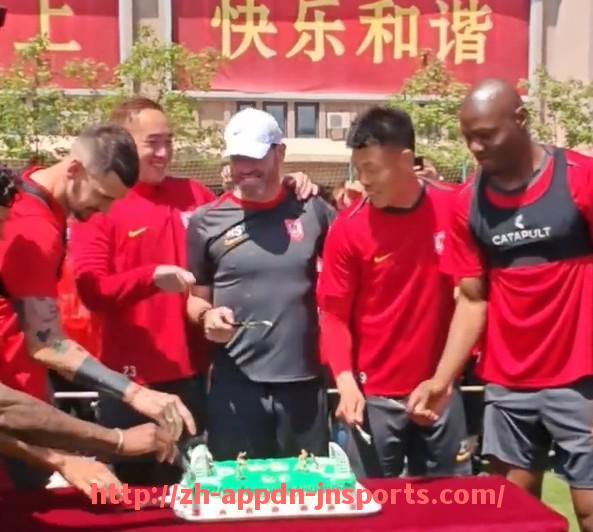 江南体育APP-世俱杯历届最年轻球员记录与青年球员成长轨迹分析